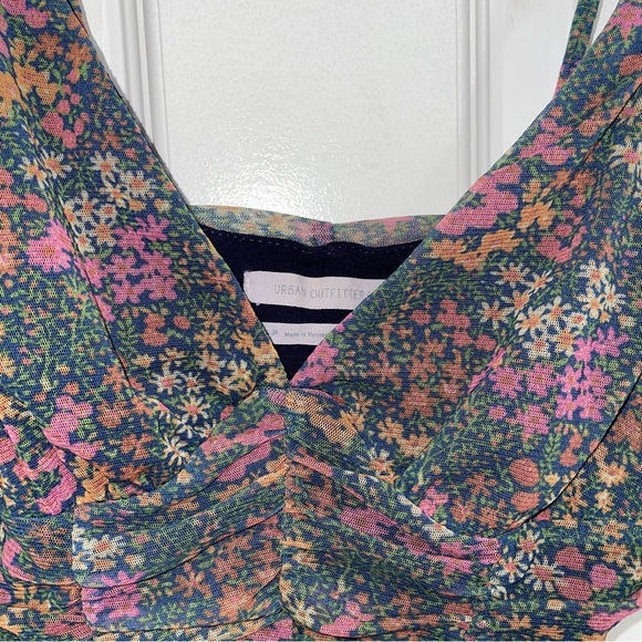 Cropped floral Urban outfitters tank - Picture 4 of 4